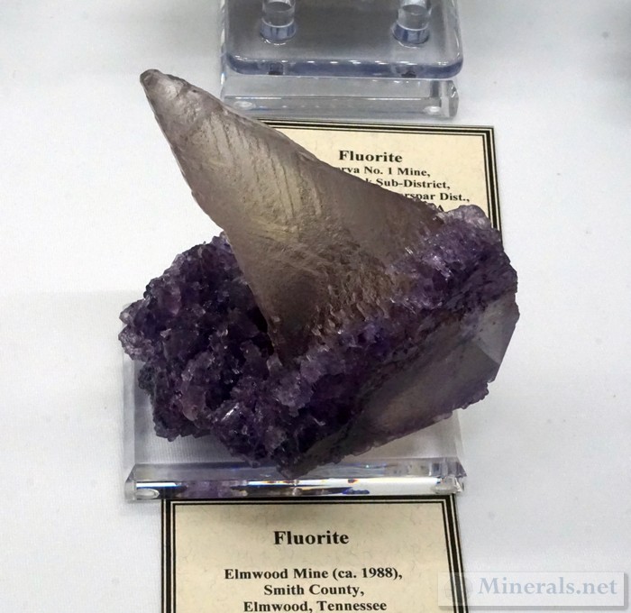 >Odd Fluorite Growth on Fluorite from the Elmwood Mine, TN Bob Schreiber></a><br></div><div style=