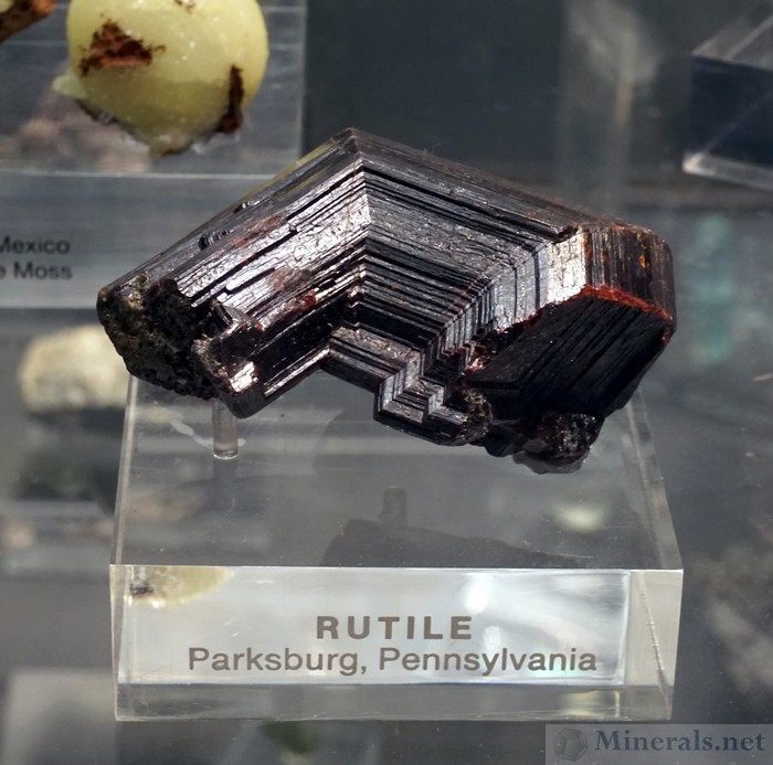Rutile Twin from Parkersburg, Pennsylvania