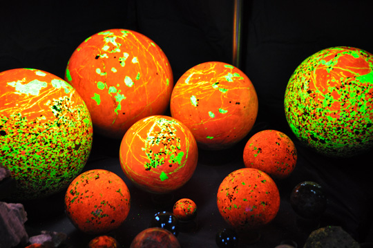 Fluorescent Calcite, Willemite Balls