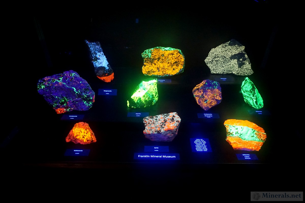 Minerals.net | Mineral News | The 2016 NY/NJ Show - Fluorescent Minerals