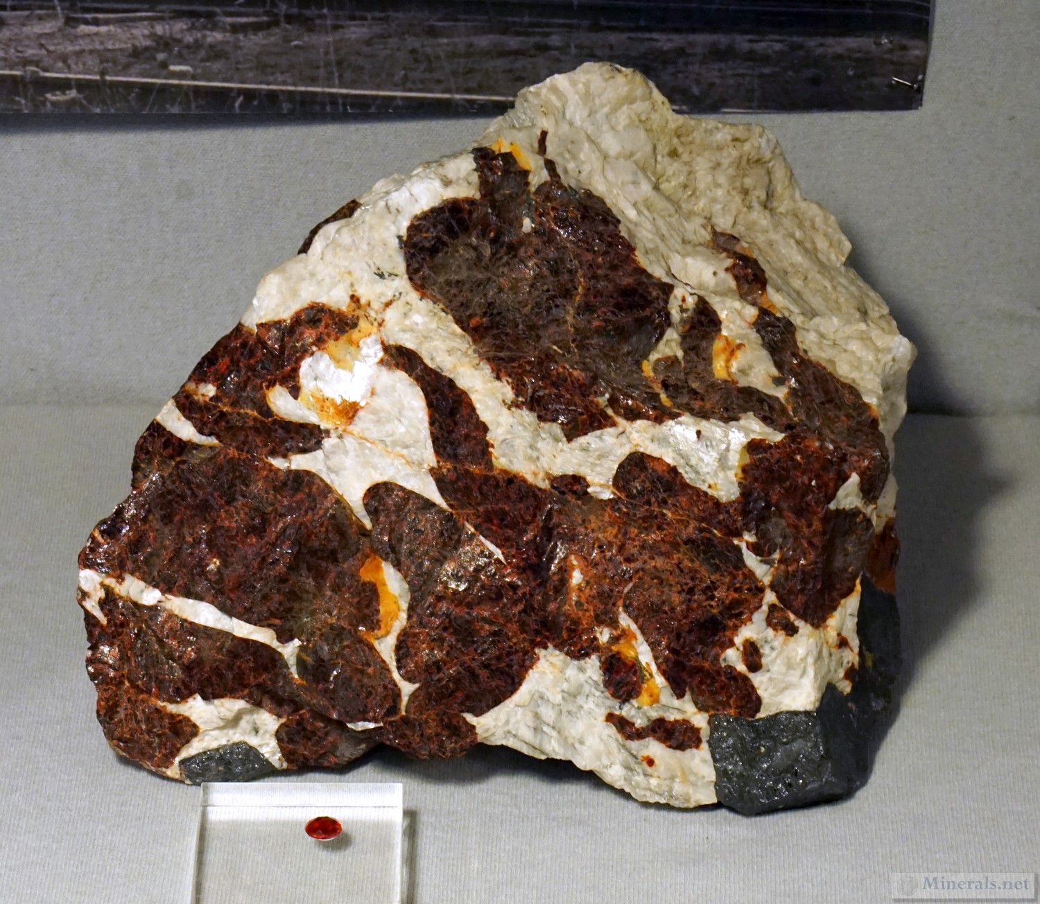 Minerals.net | Mineral News | Zincite Exhibit at Franklin, New Jersey