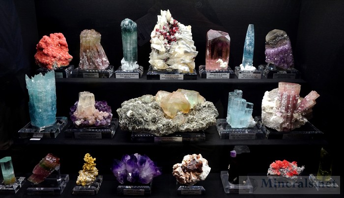 Incredible Showcase of Fine Minerals Tucson Show 2016