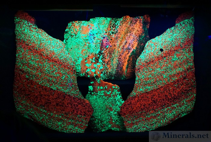 Fluorescent Franklin District Minerals: Willemite (Green) and Calcite (Red)