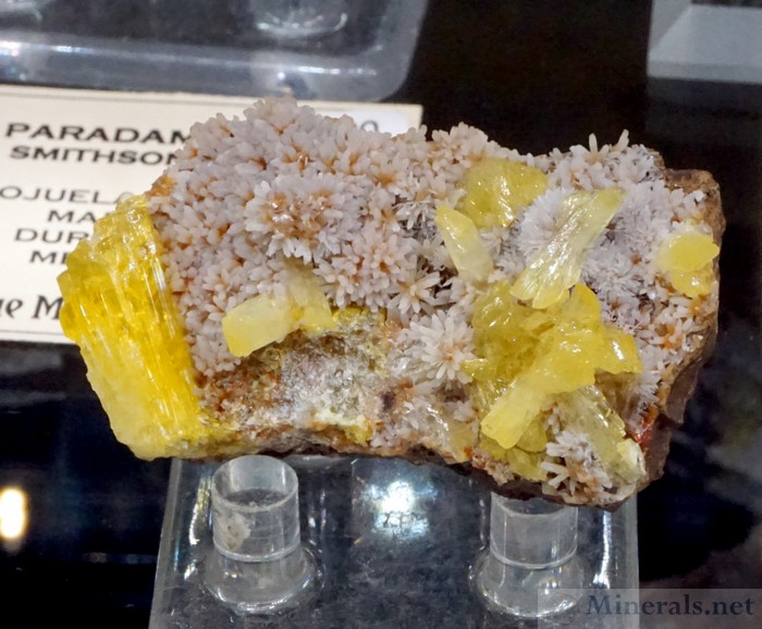 Paradamite and Smithsonite from the Ojuela Mine, Mapimi, Durango, Mexico, Unique Minerals