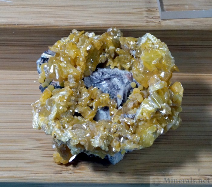 New Find of Wulfenite with Mimetite from the La Morita Mine, Chihuahua, Mexico: Rock Minerals