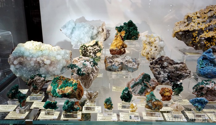 New Find of Minerals, including Dioptase, Cerussite, and Wulfenite from the Mindouli area, Pool Department, Republic of Congo  - Spirifer Minerals