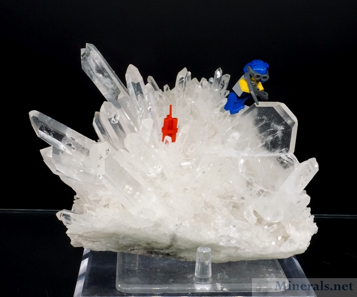 Quartz Japan-Law Twin from the Arun Valley, Mount Malaku, Nepal, Crystallize